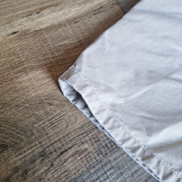 Vintage L2 Levis Cream/Light Tan Shorts size 38 - Picture 9 of 16